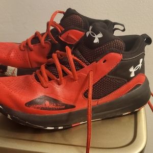 Under Armour Size 6Y red and black sneakers